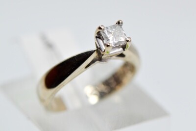 Ladies Solitaire Diamond Ring
