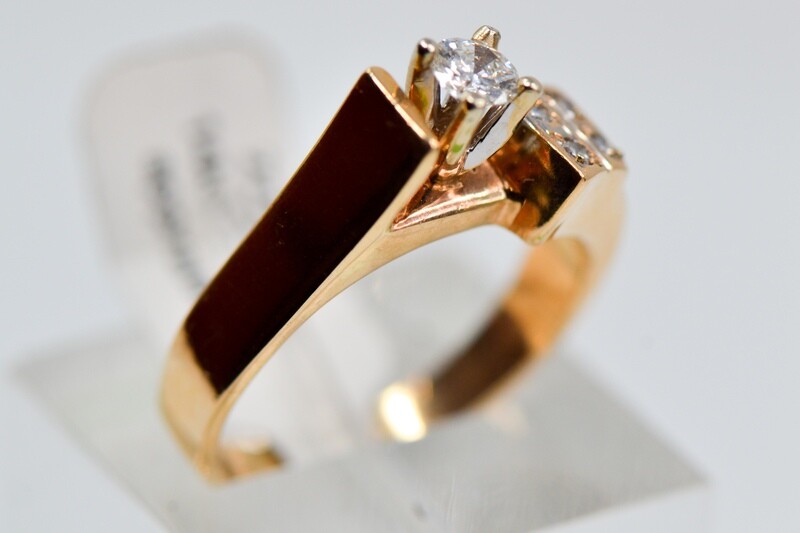 Ladies Diamond Ring