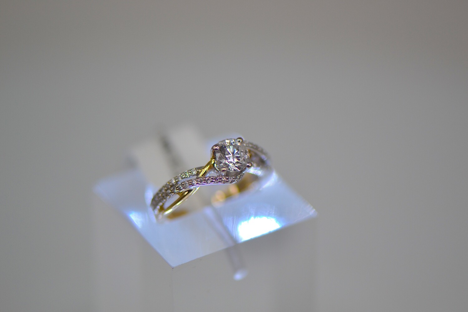 Ladies Diamond Engagement ring
