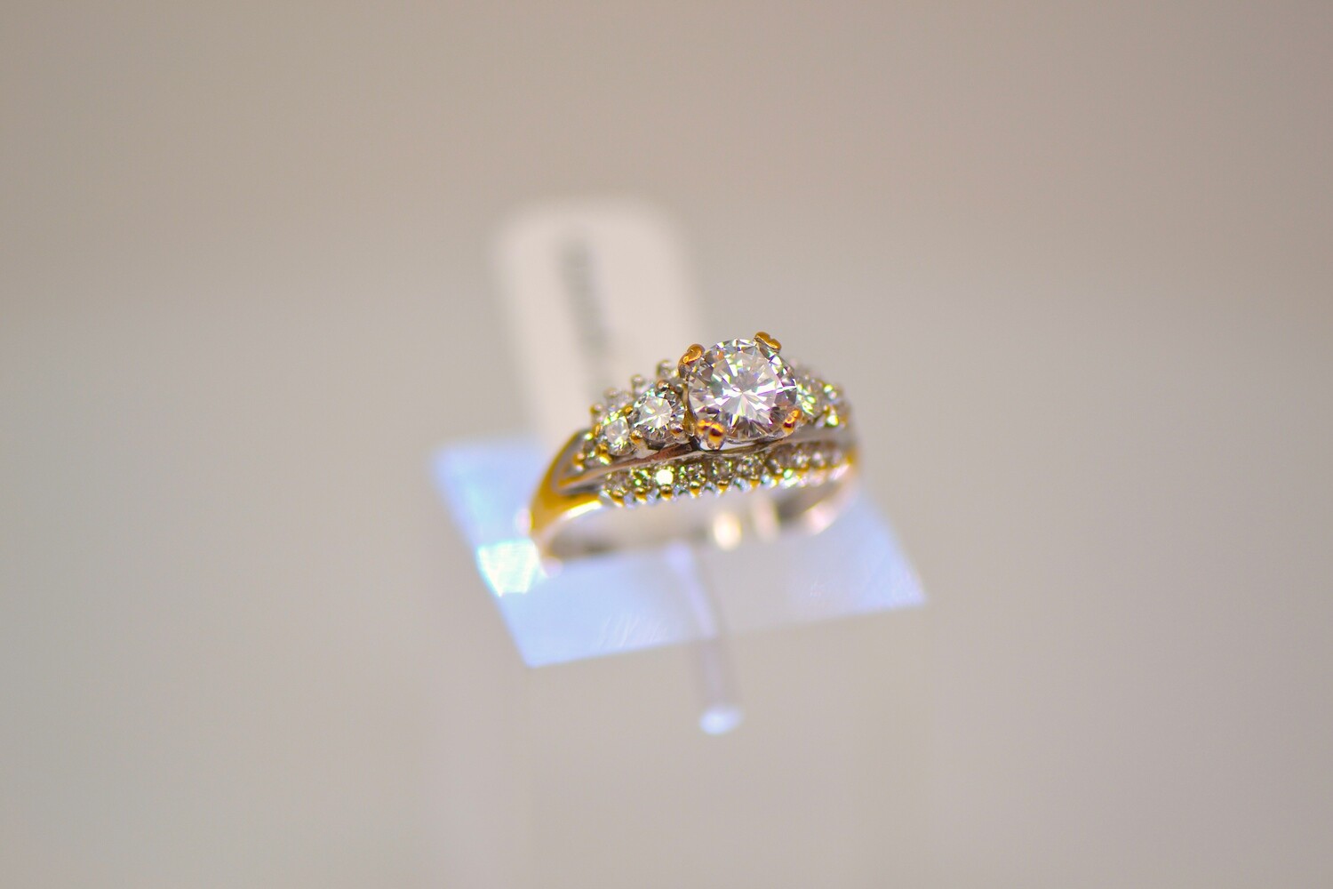 Ladies 18k Yellow Gold Diamond Ring