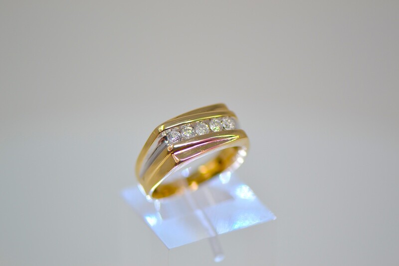 Gent's Yellow Gold Diamond Ring Gent's Yellow Gold Diamond Ring