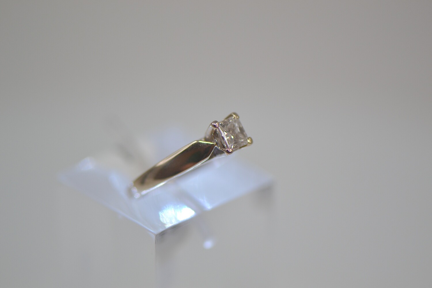 Ladies White Gold Diamond Solitaire Ring