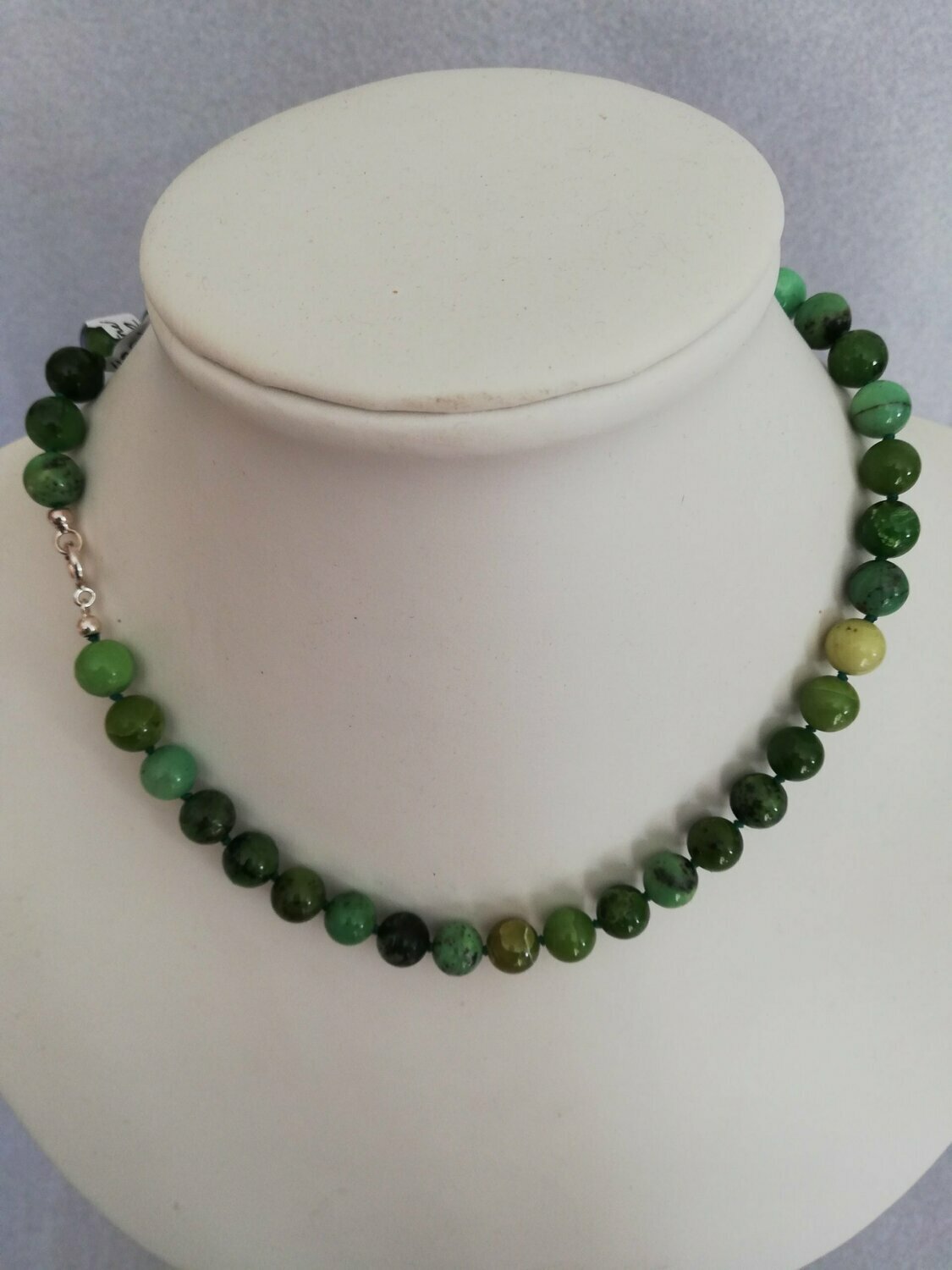 Opal-Kette 001, kräftiges grün