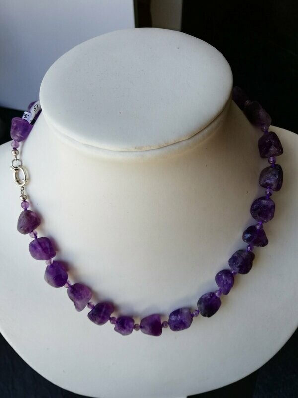 Amethyst-Kette 001, barock roh angetrommelt Amethyst-Kette 001, barock roh angetrommelt
