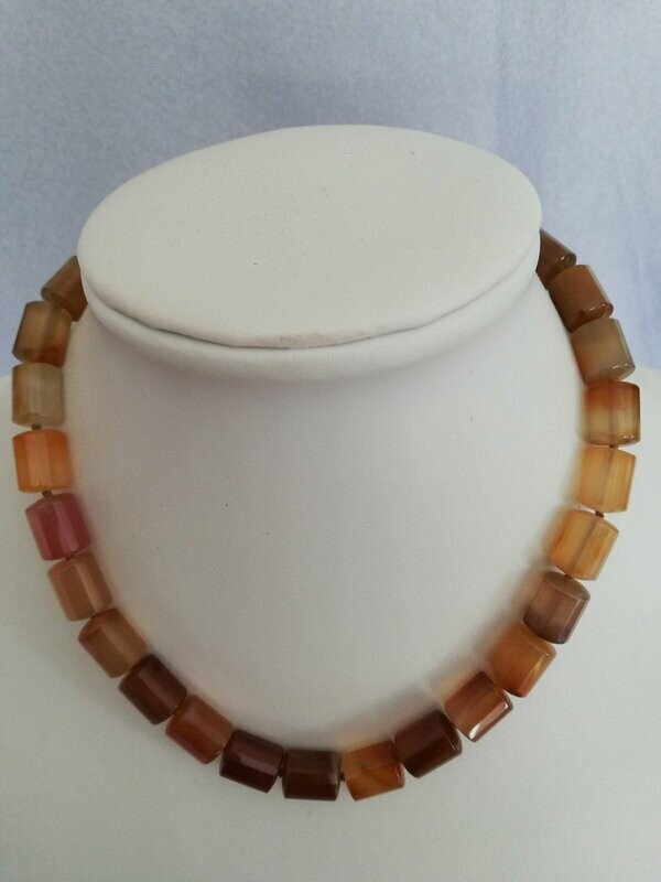 Achat-Kette 001, facettierte Zylinder Achat-Kette 001, facettierte Zylinder