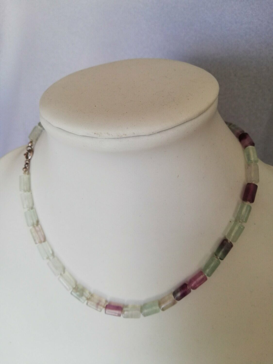 Fluorit-Kette 002, Zylinder, zarte Farbe