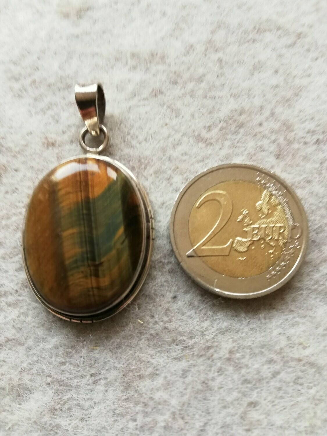 ovaler Anhänger aus Sterling-Silber mit Tigerauge