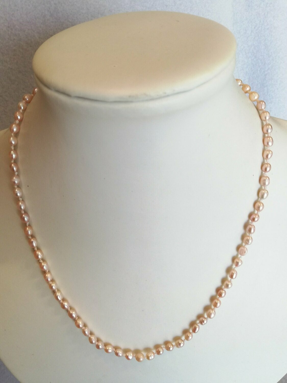 Süßwasserzuchtperlen-Kette 005, ca. 4x6mm, helles Apricot