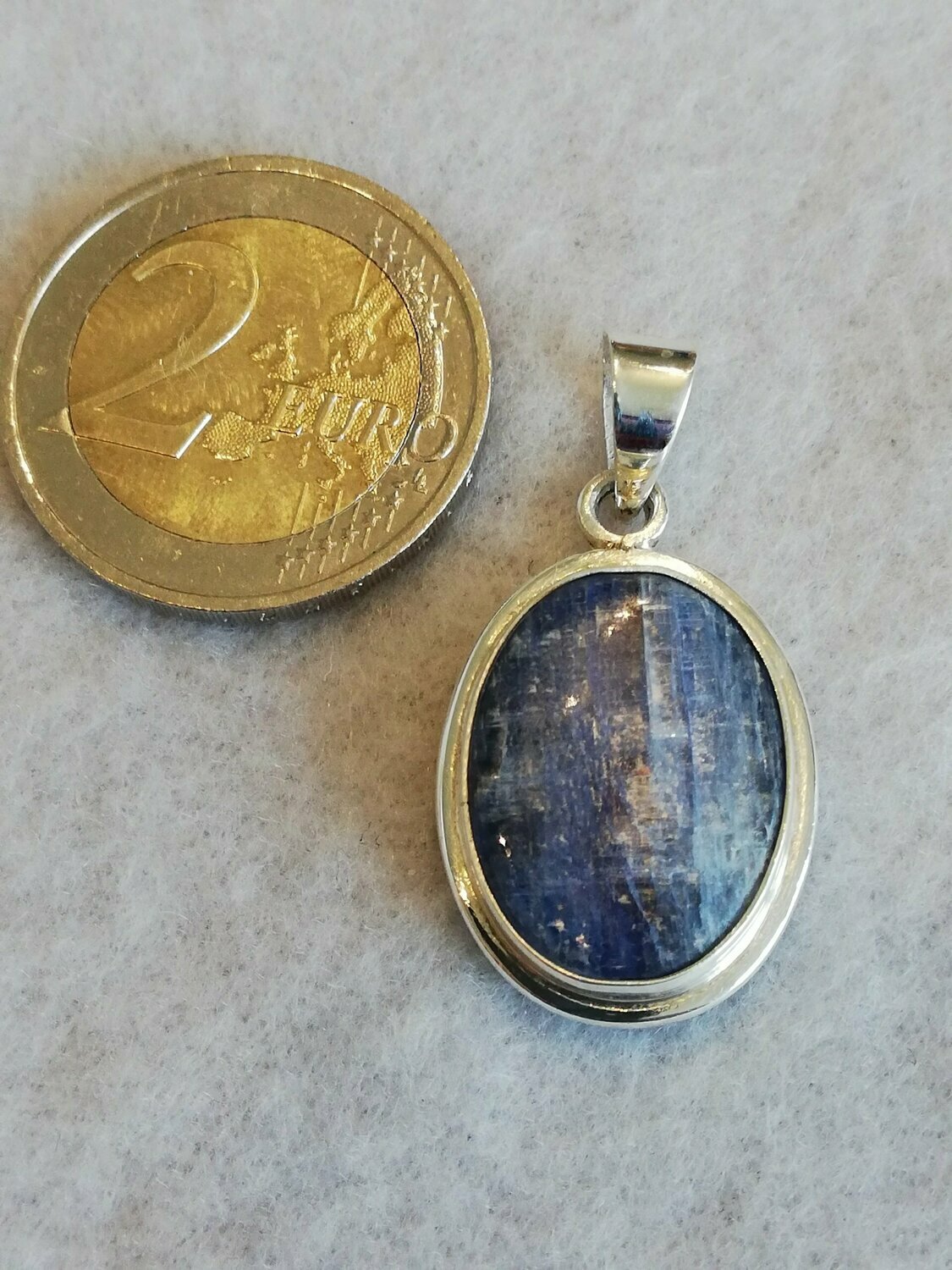 Disthen Anhänger oval 001