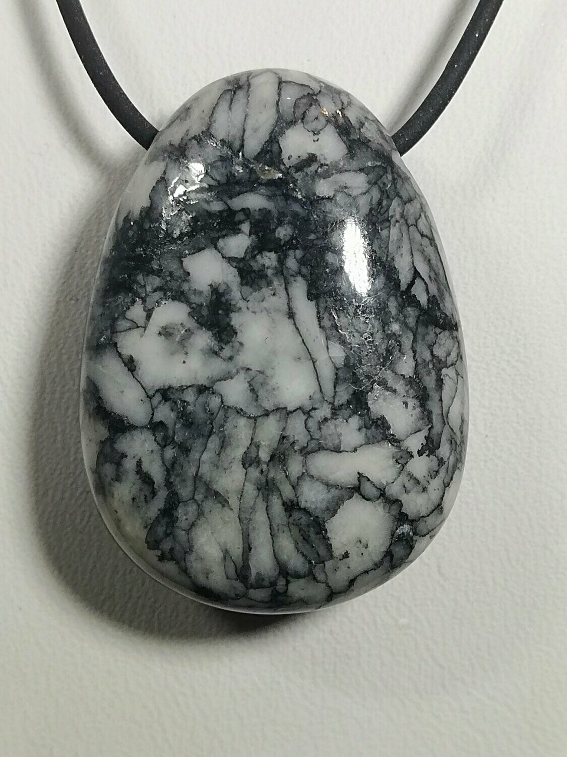 Pinolith, Trommelstein gebohrt 01