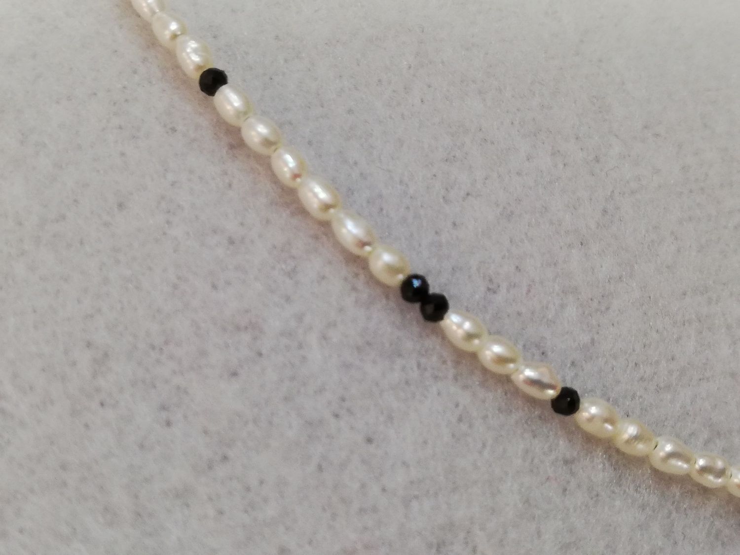 Süßwasserzucht-Perle Kette 003, mit Spinell facettiert