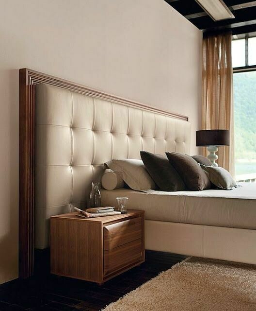 Cama Completa - Cabecera Tapizada Marco Madera 3 plazas - 2 Veladores
