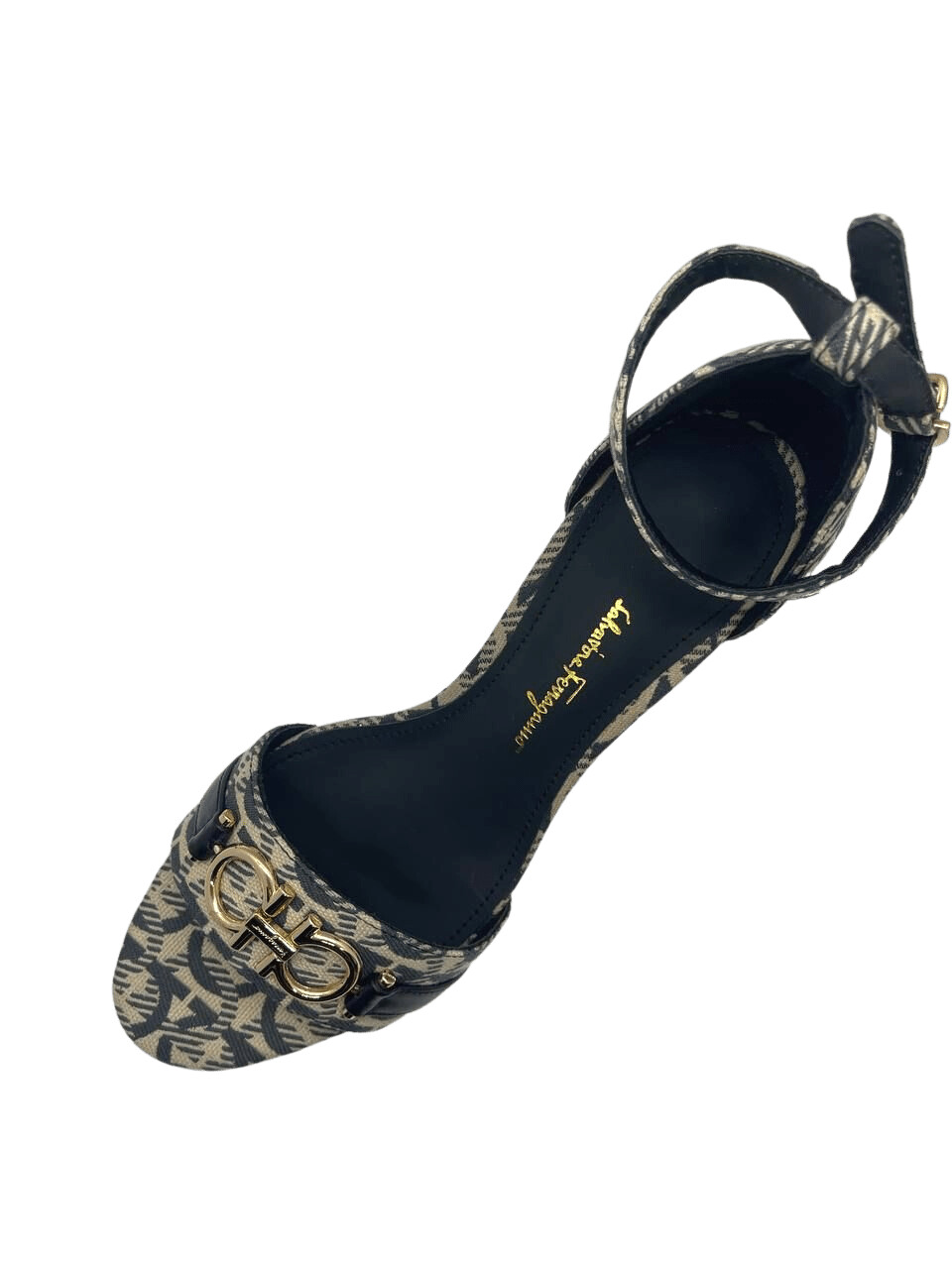 Logo heels