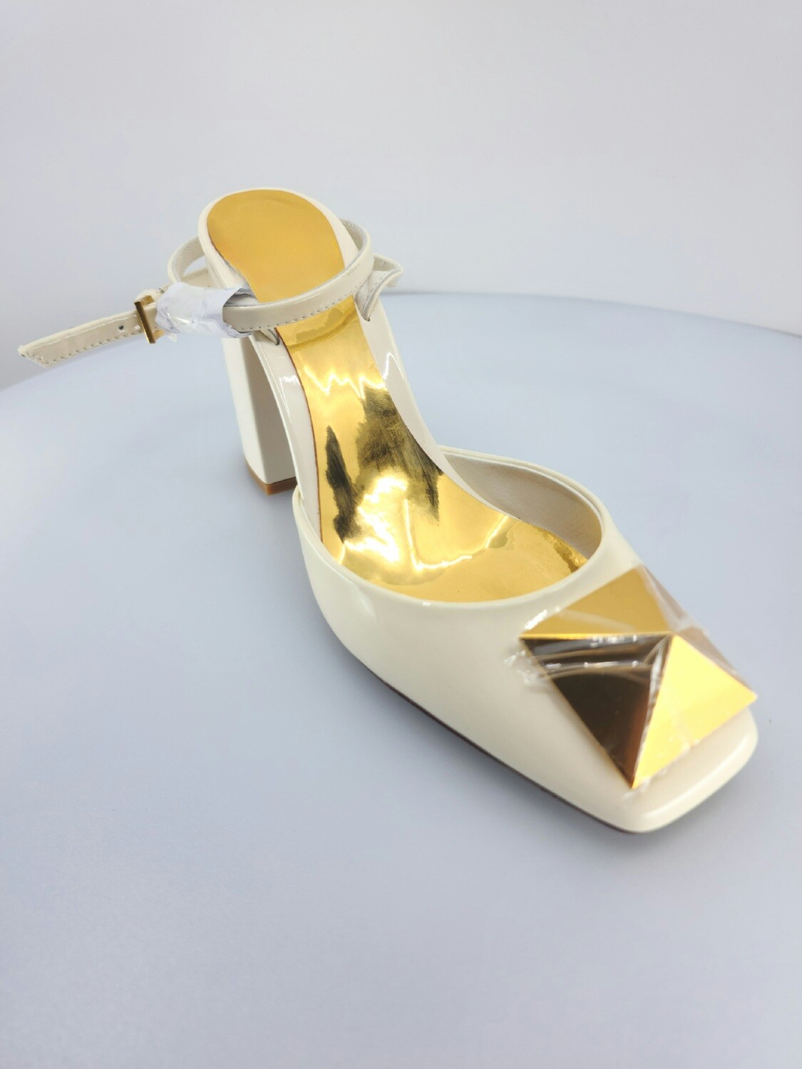 One Stud heel white