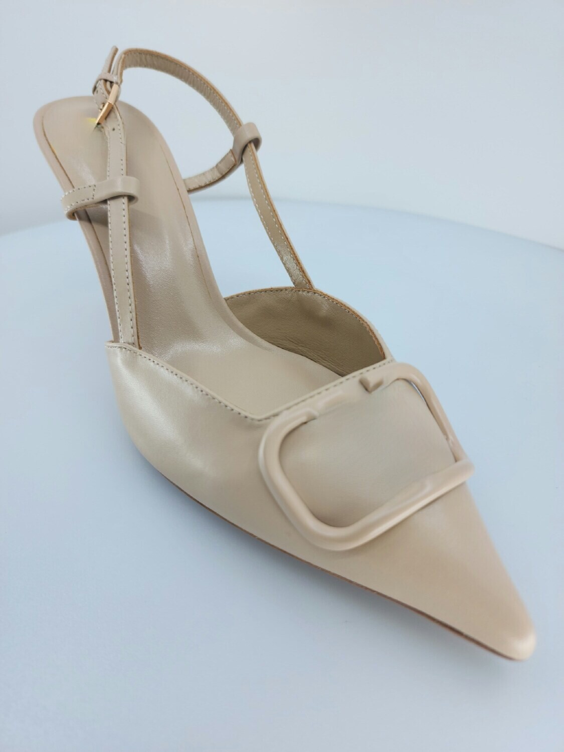 V logo heel Beige