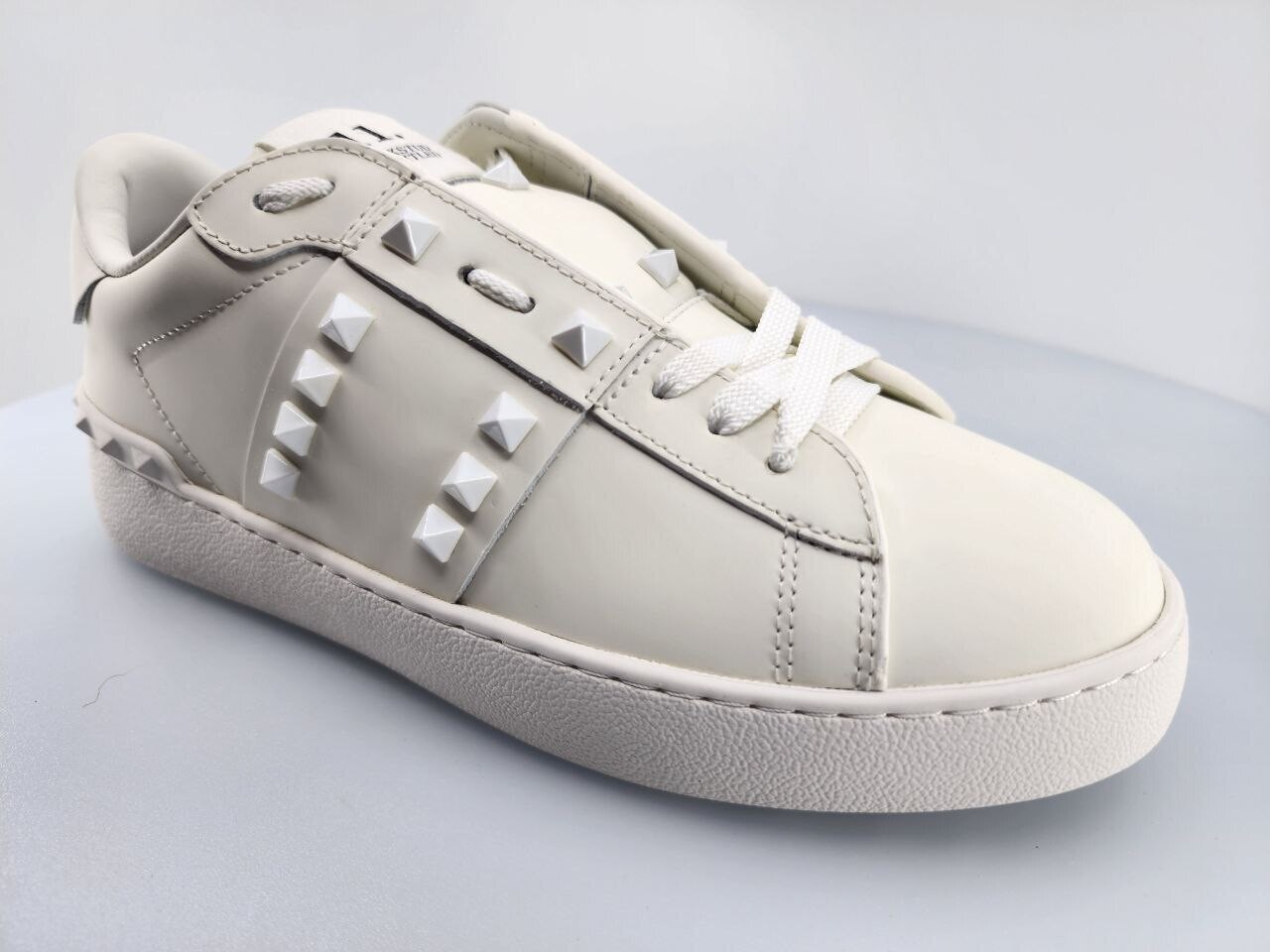 Rockstud Leather Sneaker All White mate