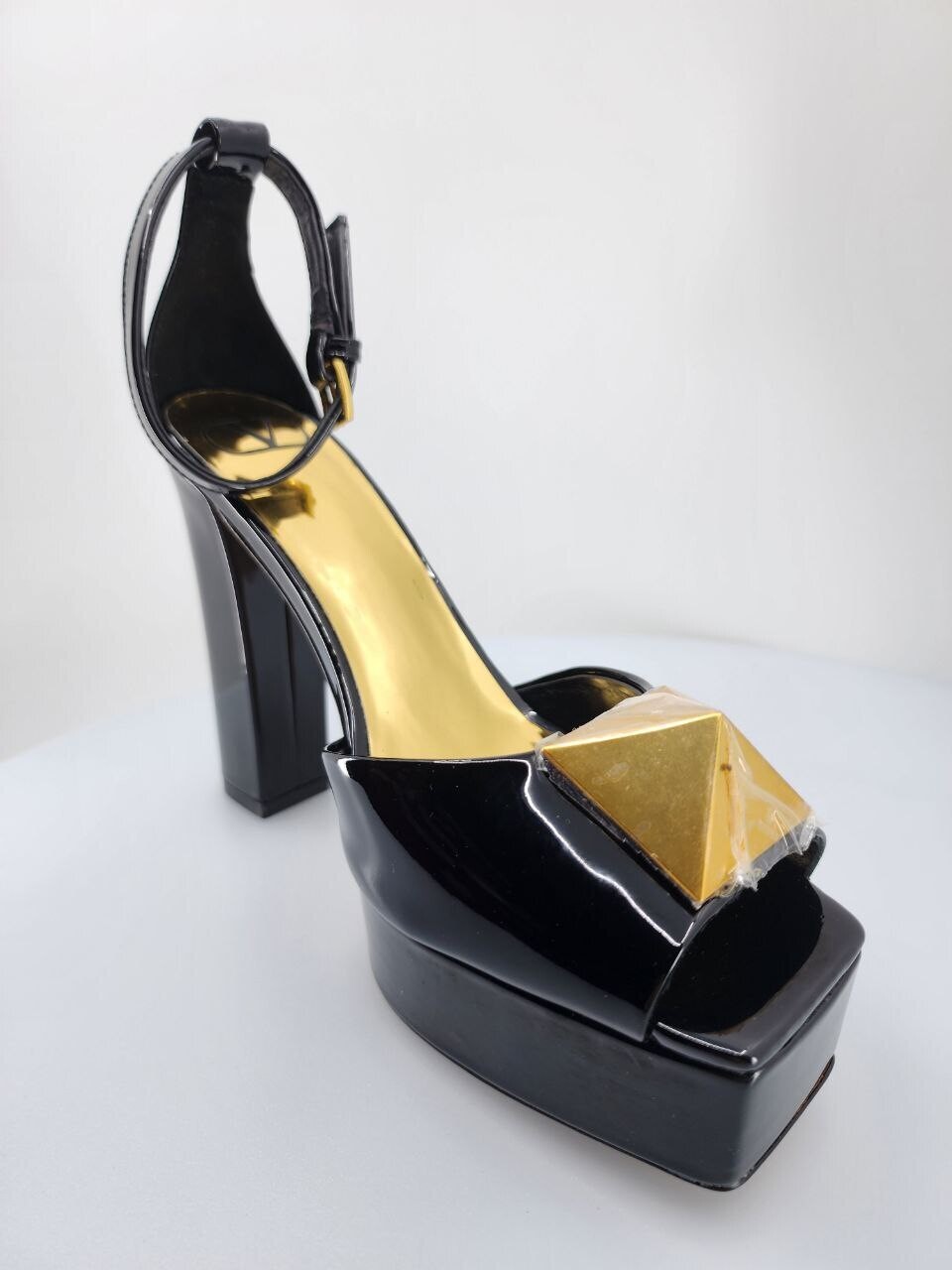 Open toe one stud black heel