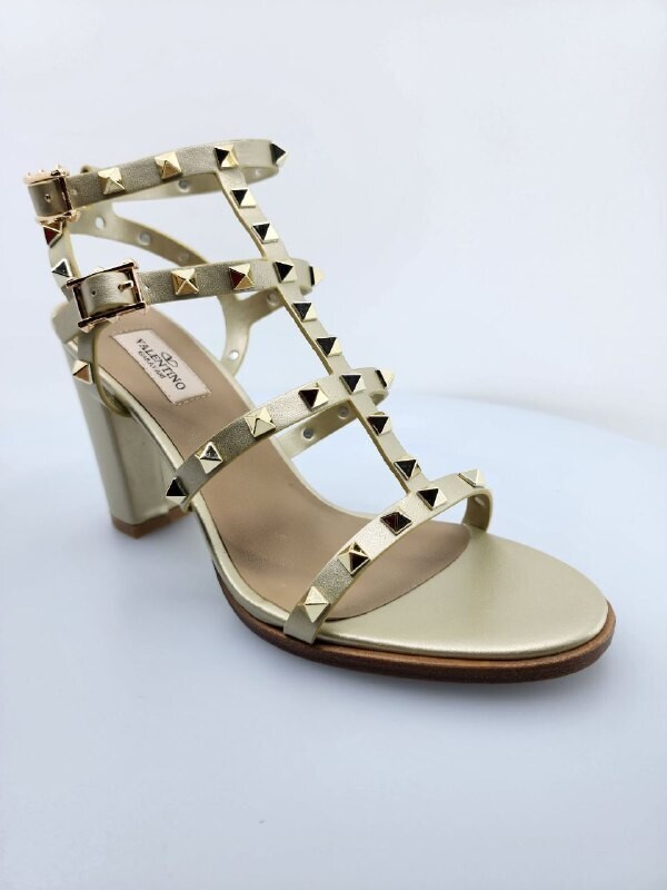 Rockstud Gold sandal