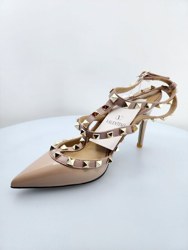 Rockstud Pump beige charol mod