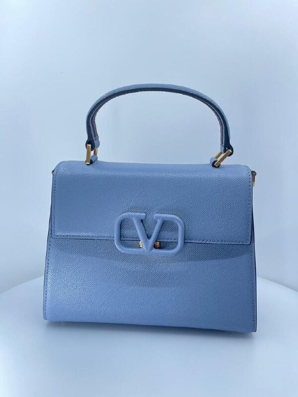V logo blue medium