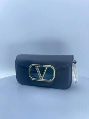 V Logo bag black