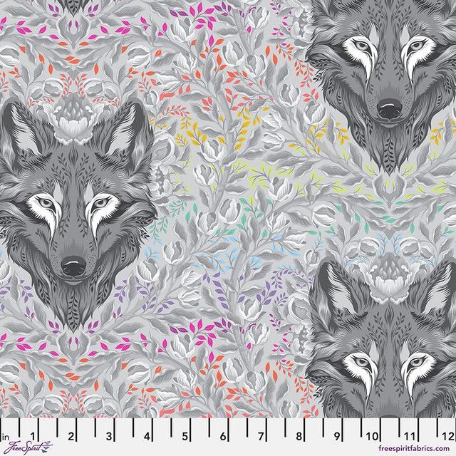 Patchworkstoff Tula Pink Graywork Wolf of Pink Street Fog