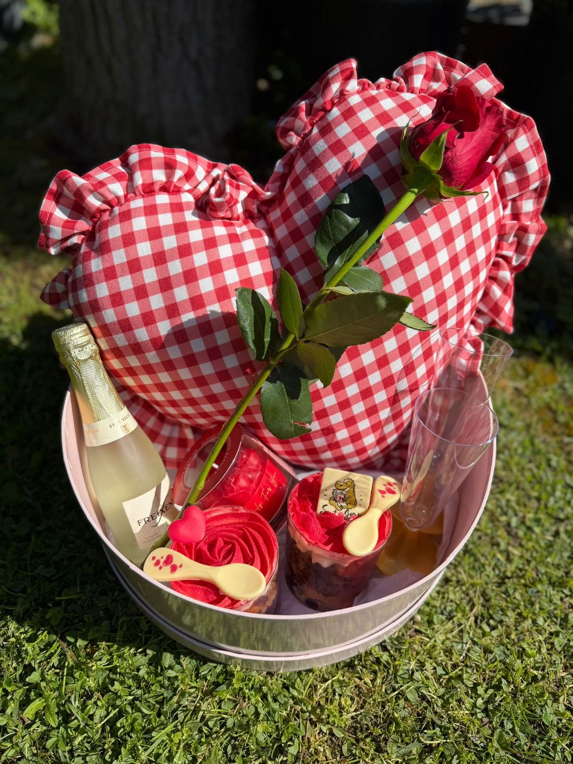 ​🌹 Cistella Sant Jordi – Moment Dolç (per a 2 persones)