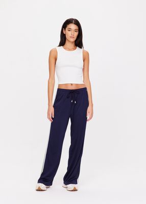 The Upside, Estadio Josie Pant, Navy