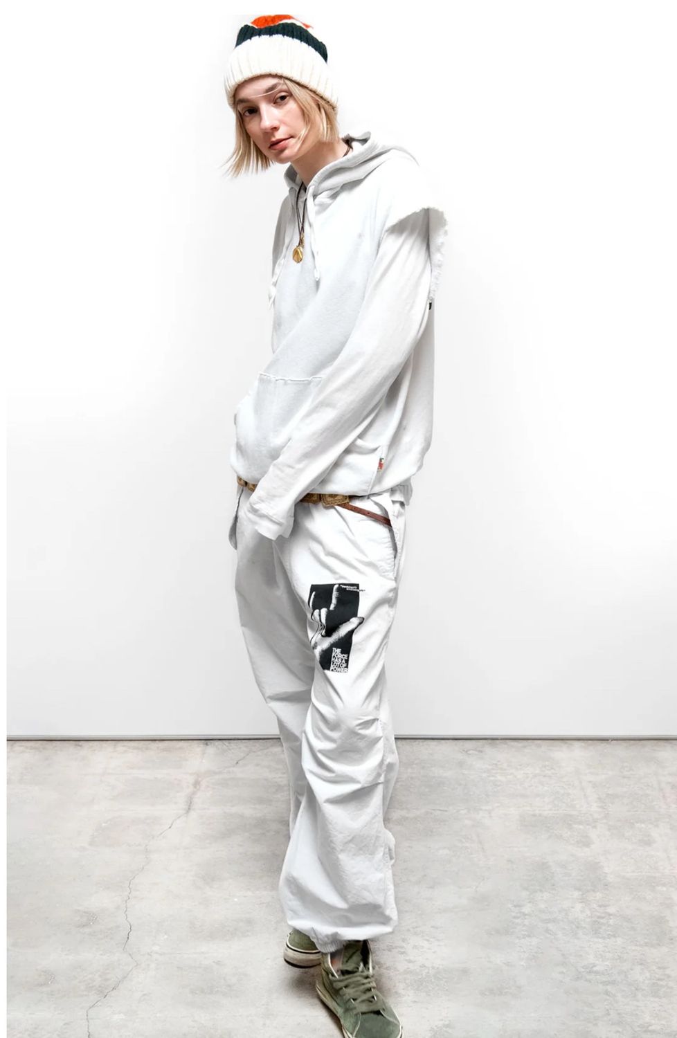 Free City, Artists Wanted Cut off Hoodie, Laundry White