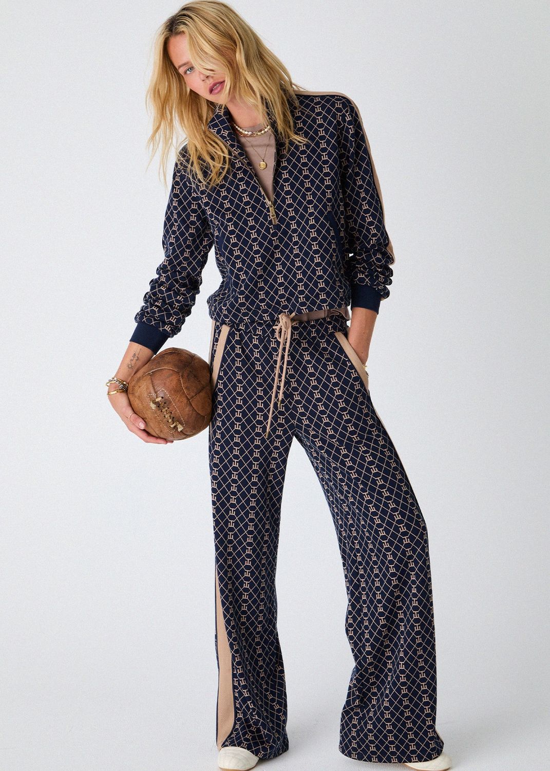 The Upside, Ezra Nova Flare, Monogram