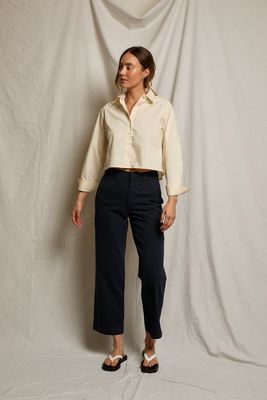 Perfect White Tee, Pia, Twill Straight Leg, Navy