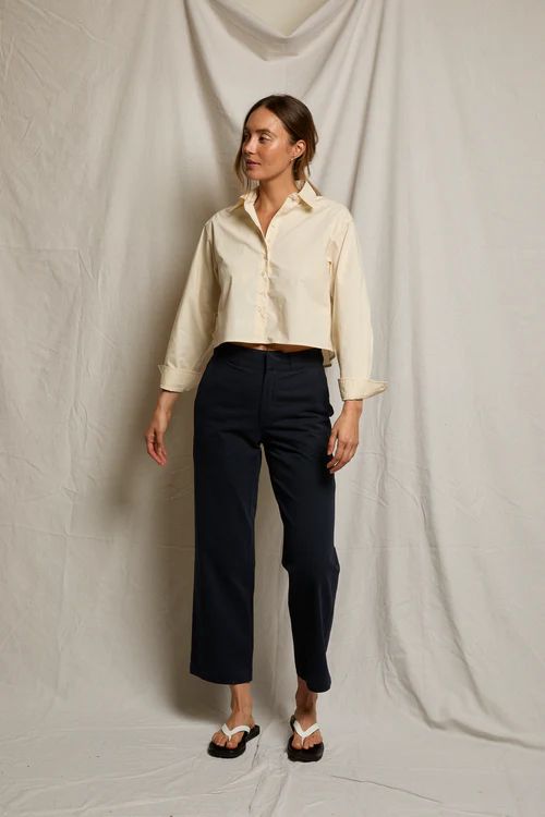 Perfect White Tee, Pia, Twill Straight Leg, Navy