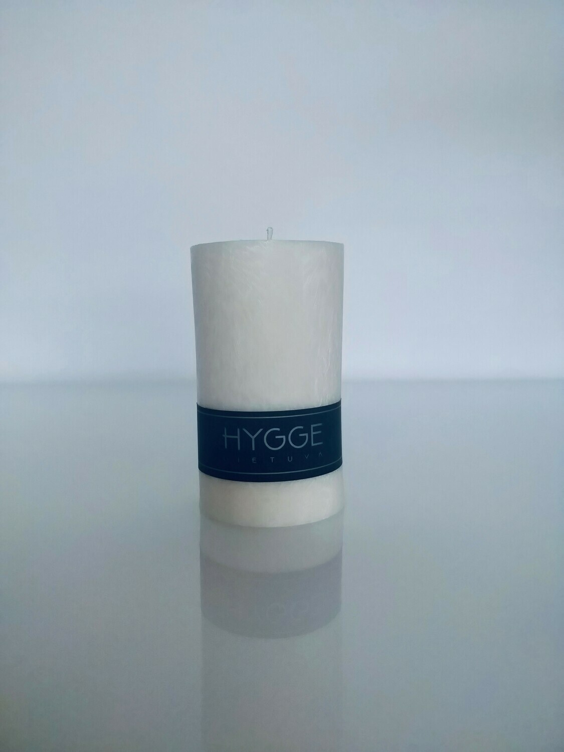 HYGGE BALTA BEKVAPĖ ŽVAKĖ HYGGE BALTA BEKVAPĖ ŽVAKĖ
