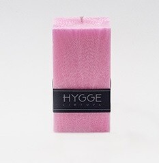 HYGGE rožinė kvepianti žvakė HYGGE rožinė kvepianti žvakė