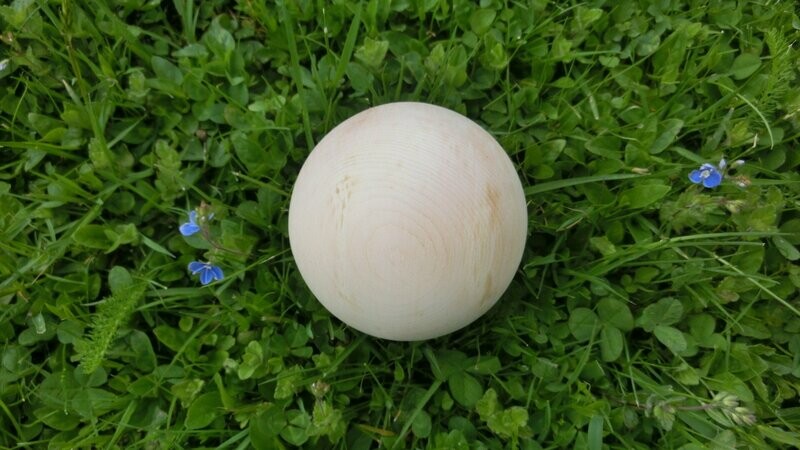Zirbenholzkugel,  Durchmesser 7 cm
