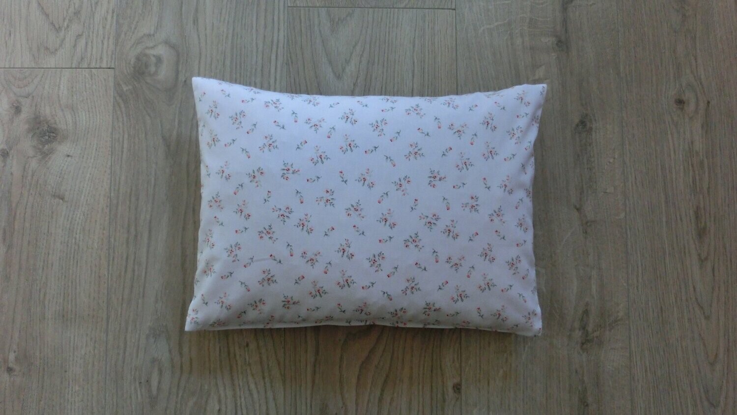 Zirbenkissen weiß mit Blümchen in rose