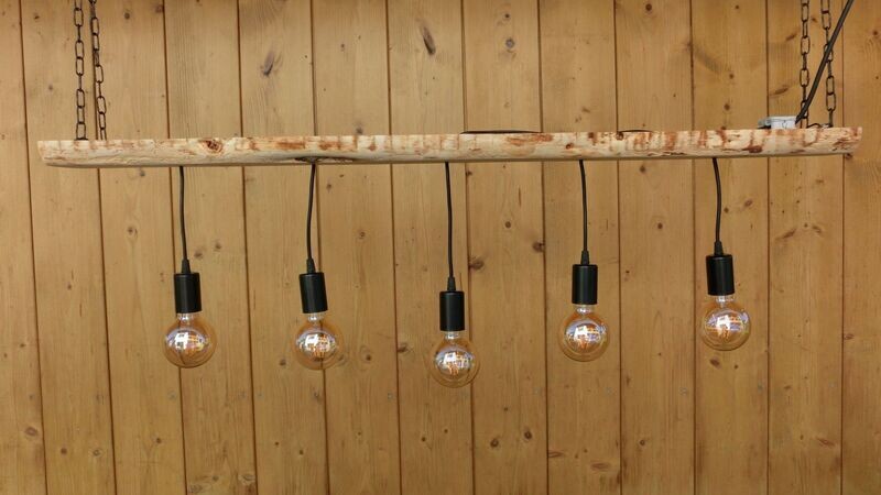 Zirben-Hängeleuchte mit 5 LED-Birnen