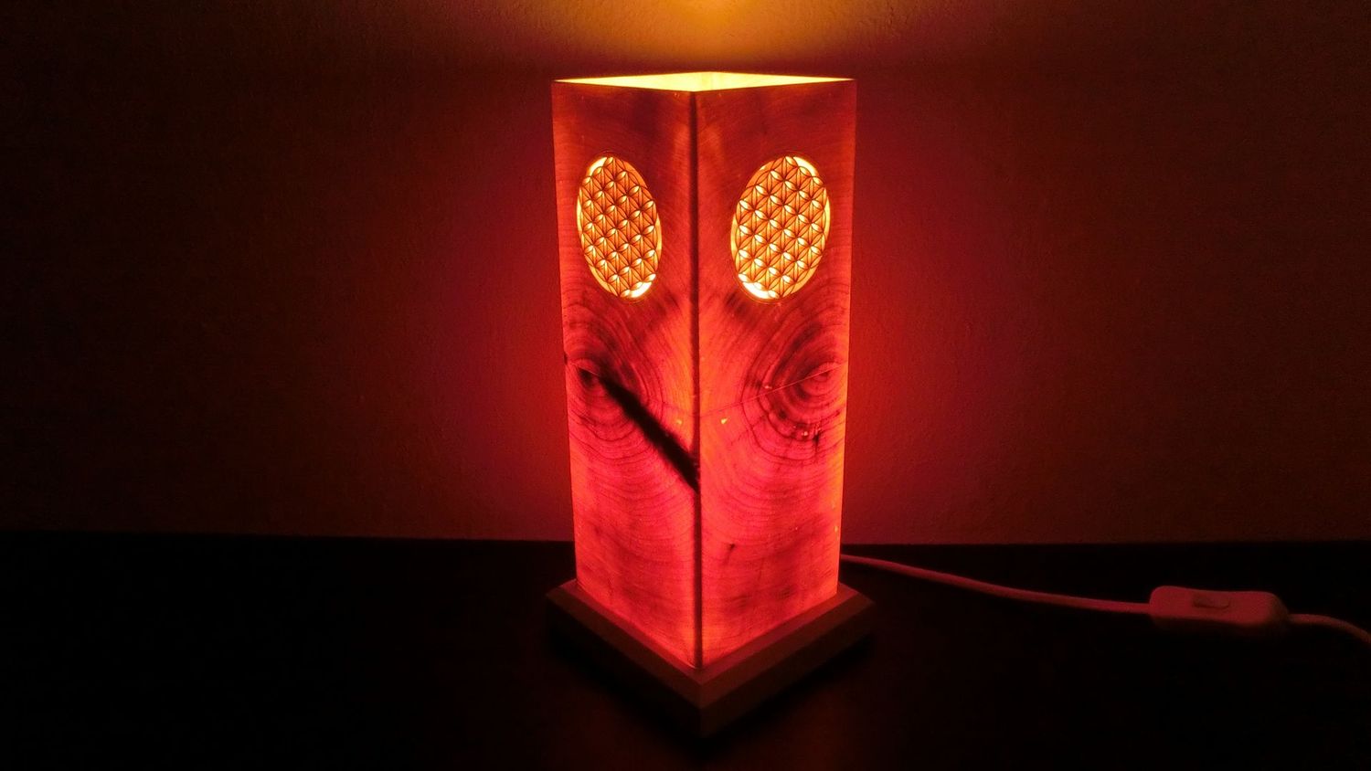 Zirben - Romantik - Lampe Nr. 932, rechteckig, " Blume des Lebens "