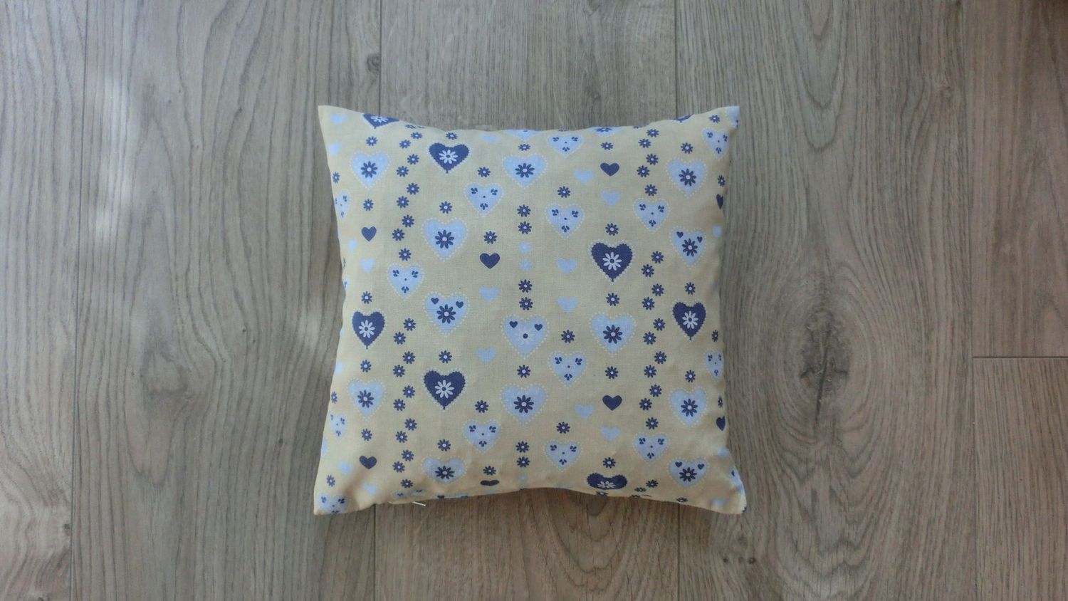 Zirbenkissen klein, Herzen, gelb / grau