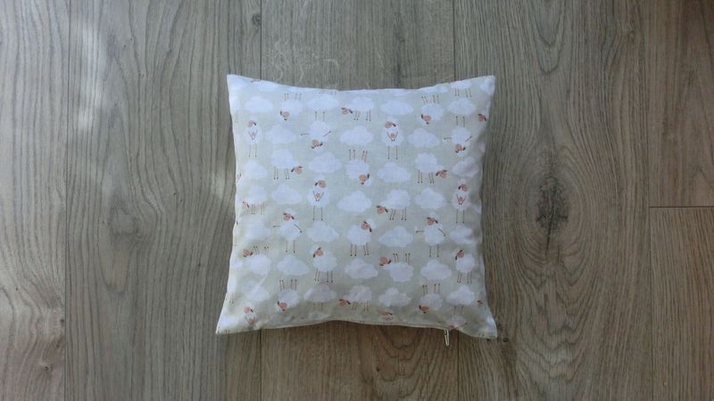 Zirbenkissen klein, Schäfchen, beige / weiß Zirbenkissen klein, Schäfchen, beige / weiß