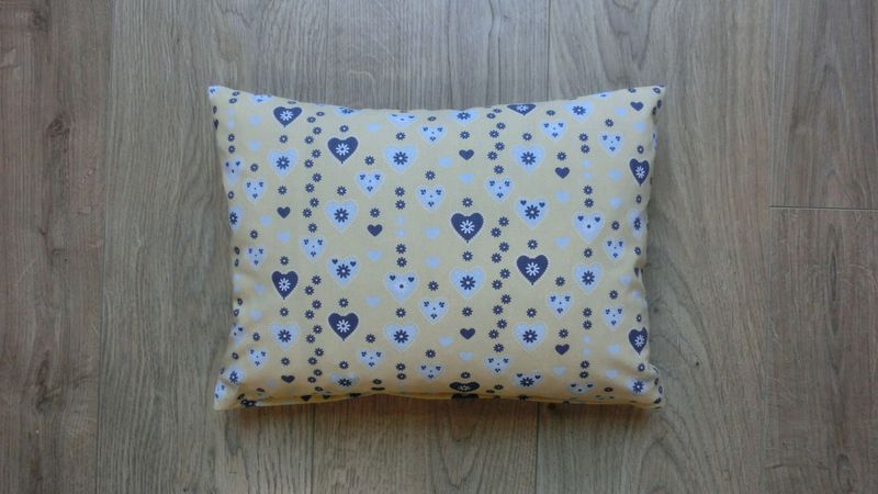 Zirbenkissen Herzen, gelb/blau