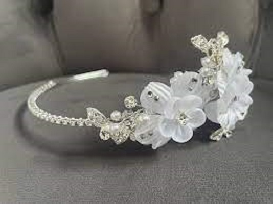  Celebrations  Communion Tiara (CH114)