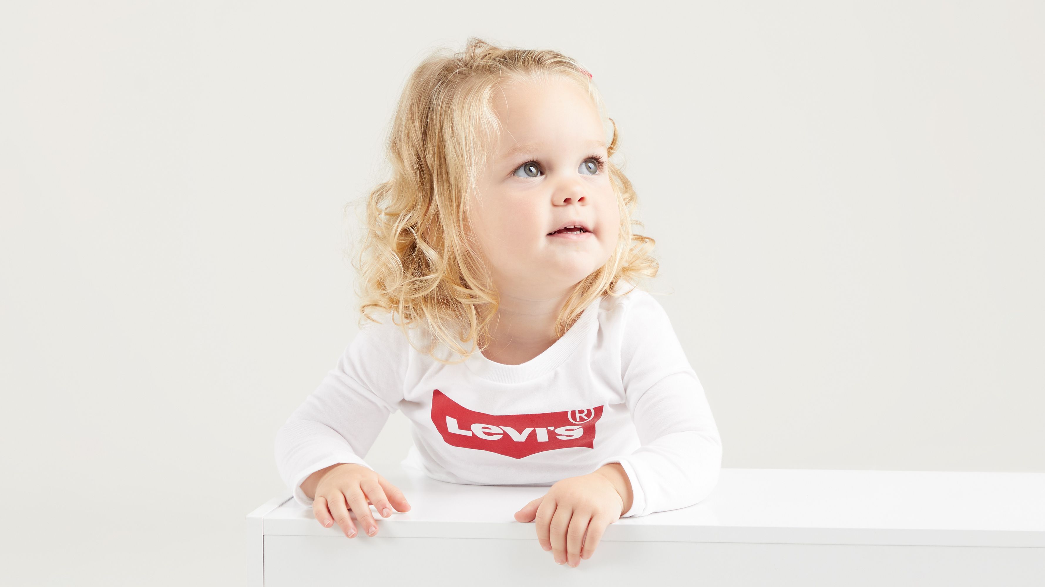 levi's Unisex Levi's Long Sleeve T-Shirt (1EA215)