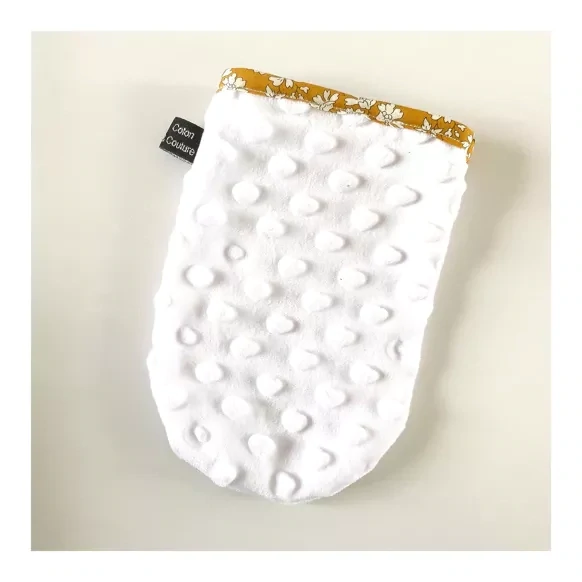 Make up remover glove