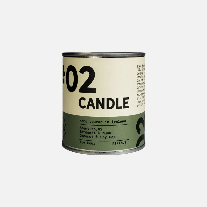 Fiain large candle #02 Bergamot &amp; Musk (40 hr)