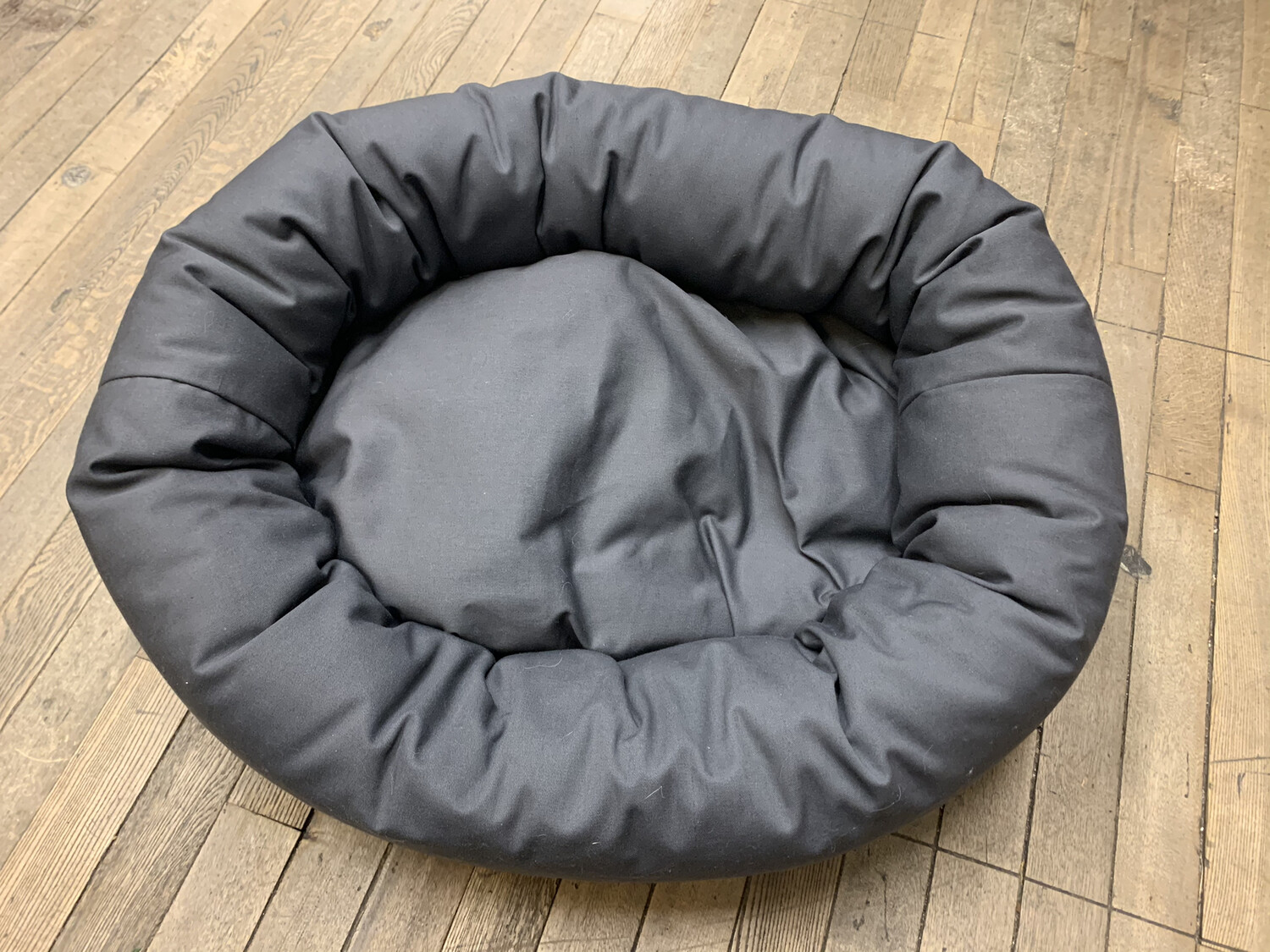 Aviva Designs Slate Classic Oval Pet Bed