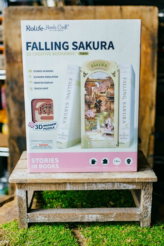 falling sakura booknook