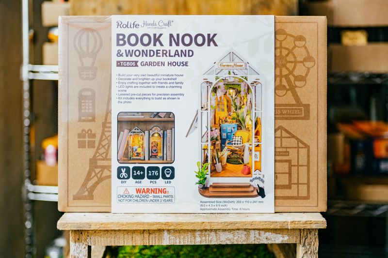 garden house booknook