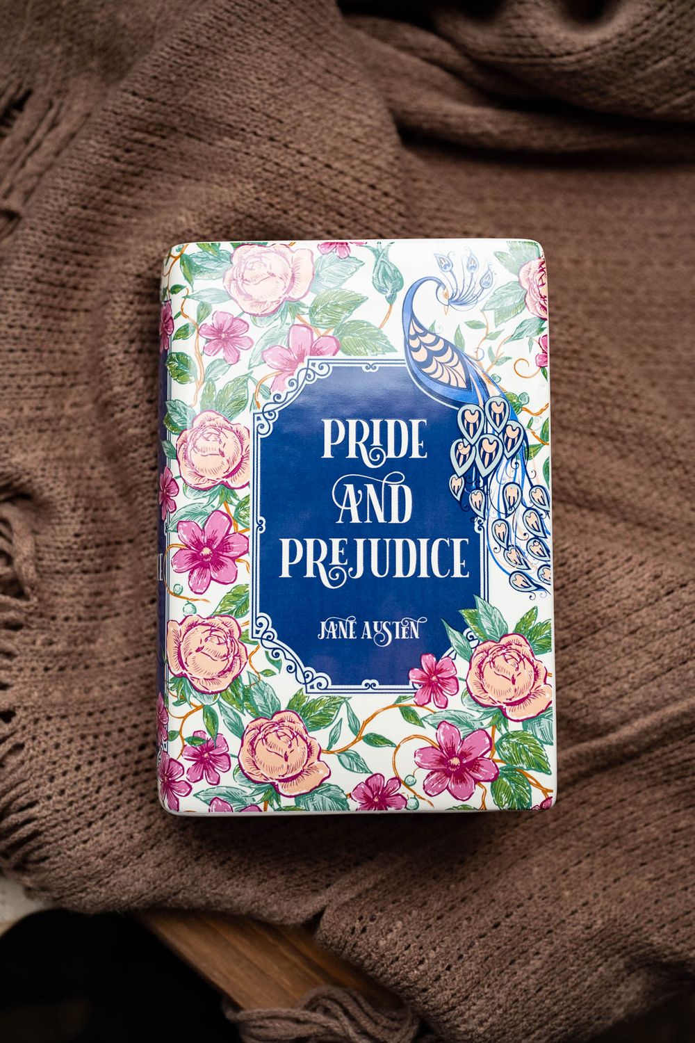 lg pride and prejudice vase