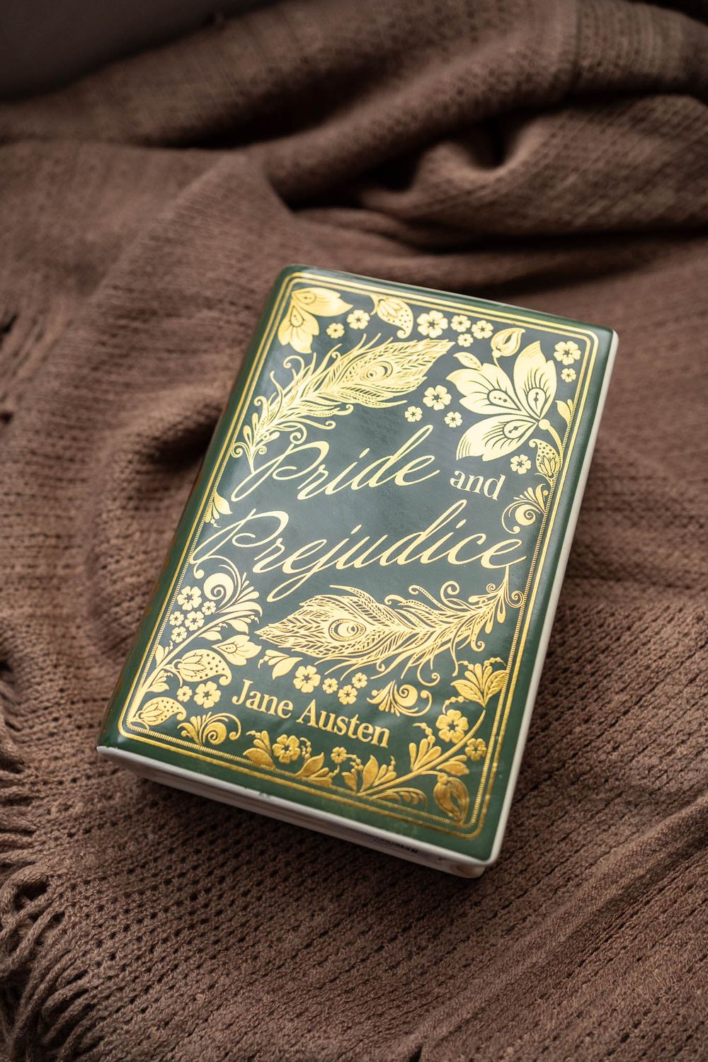 green pride and prejudice vase